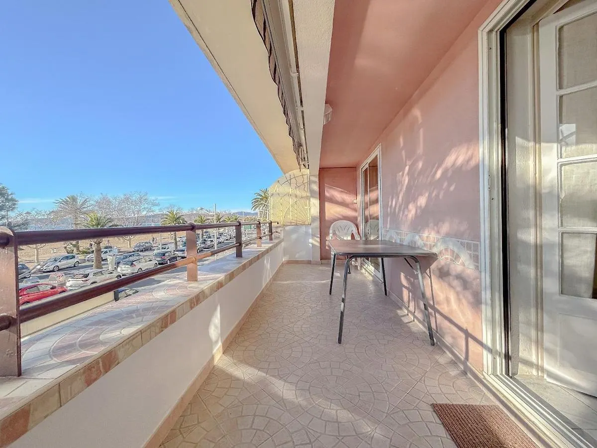 Face A La Mer, T3 Avec Terrasse Et Parking Prive Frejus France